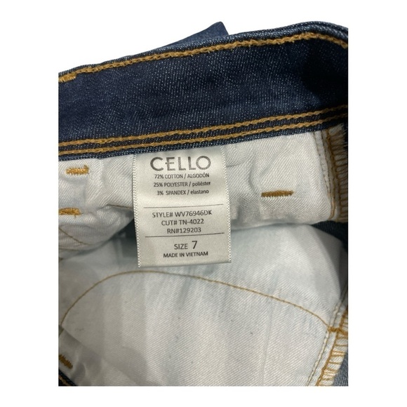 MS. CELLO PLUS
SIZE MID-RISE
FRAYED HEM CROP
SKINNY DENIM Size 7 - Picture 8 of 12